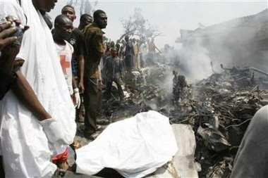 Congo: Máy bay đâm xuống chợ, 30 người thiệt mạng - 4