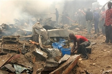 Congo: Máy bay đâm xuống chợ, 30 người thiệt mạng - 6