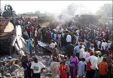 Congo: Máy bay đâm xuống chợ, 30 người thiệt mạng - 1