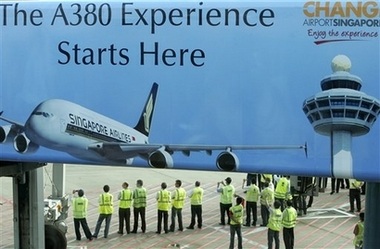 “Khách sạn bay” Airbus A380 cất cánh - 2