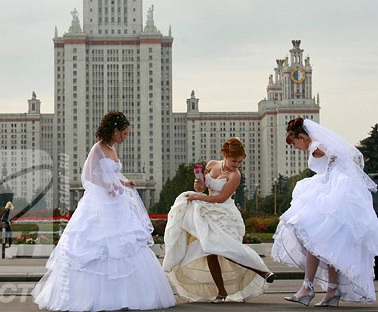 Chùm ảnh các cô dâu diễu hành ở Matxcơva - 2