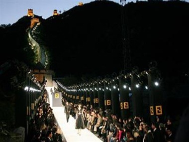 Buổi trình diễn thời trang đặc biệt trên Vạn lý Trường thành - 9 Buổi trình diễn thời trang đặc biệt trên Vạn lý Trường thành - 9