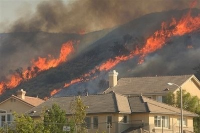 Chùm ảnh: Cháy rừng dữ dội tàn phá California - 8
