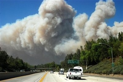 Chùm ảnh: Cháy rừng dữ dội tàn phá California - 2