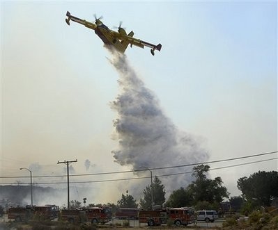 Chùm ảnh: Cháy rừng dữ dội tàn phá California - 10