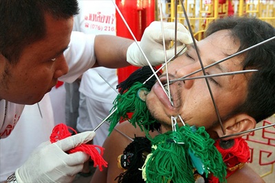 Hãi hùng lễ hội ăn chay 2008 tại Thái Lan  - 6