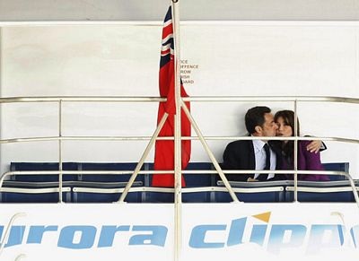 Chùm ảnh: Những khoảnh khắc lãng mạn của vợ chồng Tổng thống Pháp - 10