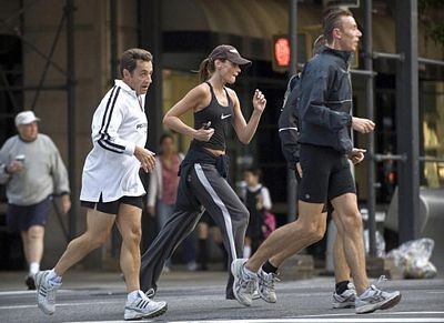 Chùm ảnh: Những khoảnh khắc lãng mạn của vợ chồng Tổng thống Pháp - 13