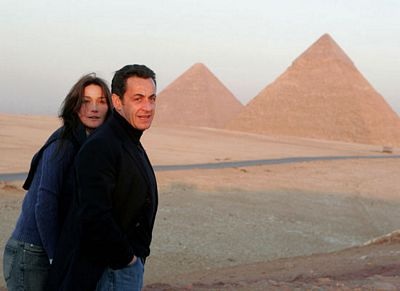 Chùm ảnh: Những khoảnh khắc lãng mạn của vợ chồng Tổng thống Pháp - 3