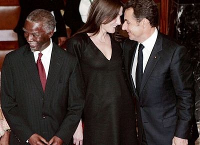 Chùm ảnh: Những khoảnh khắc lãng mạn của vợ chồng Tổng thống Pháp - 7