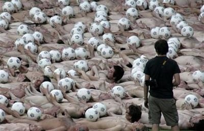 Những bức ảnh nude nổi tiếng nhất của năm 2008 - 6