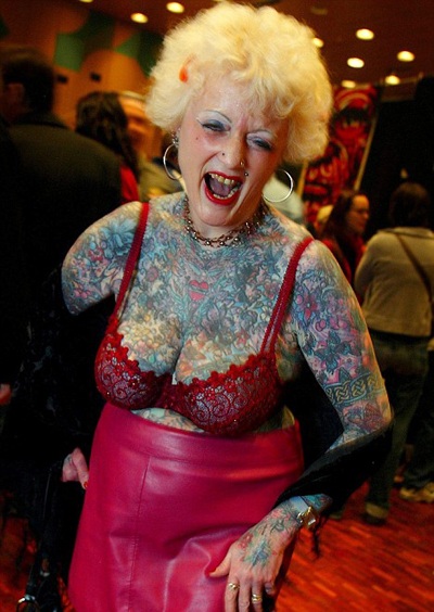 Xăm từ đỉnh đầu đến gót chân - 3 Xăm từ đỉnh đầu đến gót chân - 3