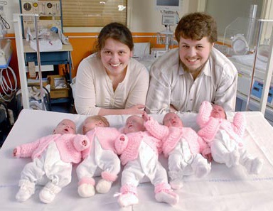 Một bà mẹ sinh 5 - 2