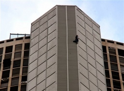 “Người nhện” tay không leo nhà chọc trời ở Brazil - 5 “Người nhện” tay không leo nhà chọc trời ở Brazil - 5