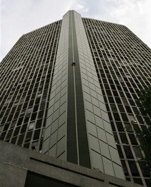 “Người nhện” tay không leo nhà chọc trời ở Brazil - 8 “Người nhện” tay không leo nhà chọc trời ở Brazil - 8