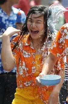 Chùm ảnh: Tưng bừng lễ hội té nước Thái Lan - 8 Chùm ảnh: Tưng bừng lễ hội té nước Thái Lan - 8