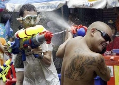 Chùm ảnh: Tưng bừng lễ hội té nước Thái Lan - 5 Chùm ảnh: Tưng bừng lễ hội té nước Thái Lan - 5