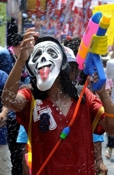 Chùm ảnh: Tưng bừng lễ hội té nước Thái Lan - 6 Chùm ảnh: Tưng bừng lễ hội té nước Thái Lan - 6