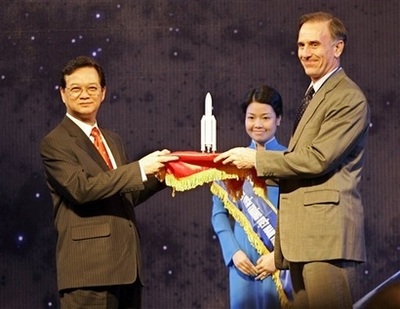 Báo chí thế giới với sự kiện phóng vệ tinh VINASAT-1 - 5