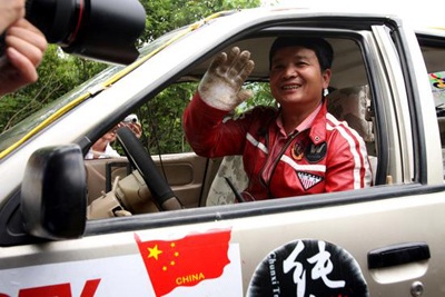 Màn trình diễn nín thở: Đi ô tô trên dây - 2