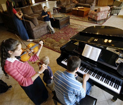 Một bà mẹ mang thai lần thứ 18 - 6