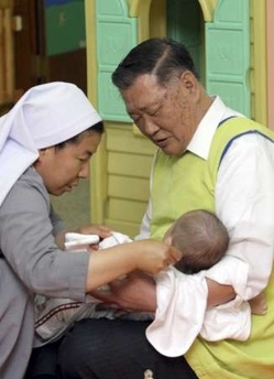 Chủ tịch Hyundai đi… trông trẻ! - 1 Chủ tịch Hyundai đi… trông trẻ! - 1