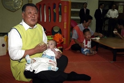 Chủ tịch Hyundai đi… trông trẻ! - 2 Chủ tịch Hyundai đi… trông trẻ! - 2