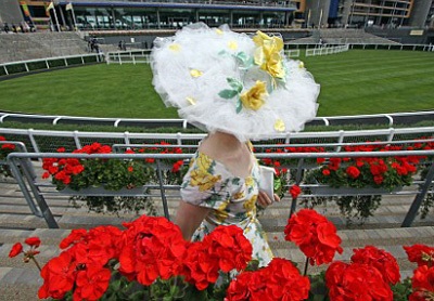 Săn mũ “hàng độc” tại lễ hội đua ngựa hoàng gia Anh  - 15