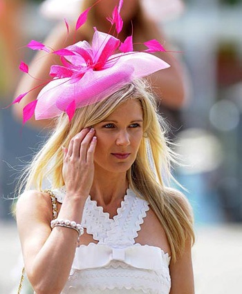 Săn mũ “hàng độc” tại lễ hội đua ngựa hoàng gia Anh  - 13