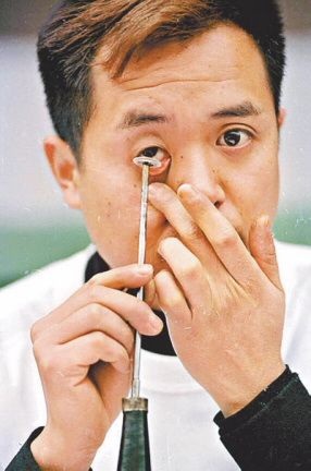 Độc chiêu vẽ tranh bằng các bộ phận trên cơ thể - 12 Độc chiêu vẽ tranh bằng các bộ phận trên cơ thể - 12