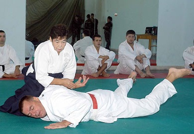 Bà già 77 hạ đo ván thanh niên trai tráng - 2 Bà già 77 hạ đo ván thanh niên trai tráng - 2