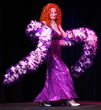 Bà lão 80 vẫn làm vũ nữ thoát y - 2 Bà lão 80 vẫn làm vũ nữ thoát y - 2