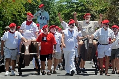 Đi tìm người giống Hemingway nhất - 10