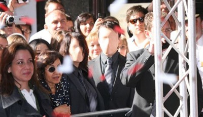 Người "không mặt" bí ẩn gây náo loạn ở Anh - 6