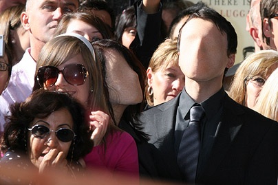 Người "không mặt" bí ẩn gây náo loạn ở Anh - 5