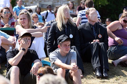 Người "không mặt" bí ẩn gây náo loạn ở Anh - 2