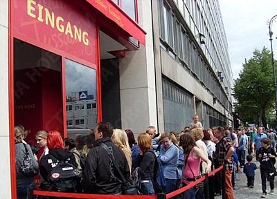 Gặp những người nổi tiếng trong bảo tàng tượng sáp ở Berlin - 1