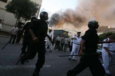 Hỏa hoạn lớn tại Thượng viện, 13 người bị thương - 10