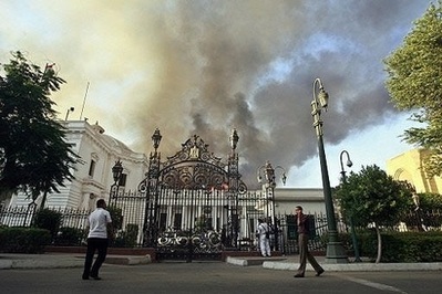 Hỏa hoạn lớn tại Thượng viện, 13 người bị thương - 8