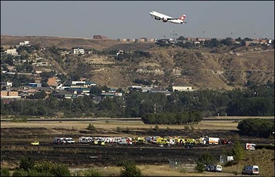 Chùm ảnh: Tai nạn máy bay thảm khốc tại Madrid - 6 Chùm ảnh: Tai nạn máy bay thảm khốc tại Madrid - 6