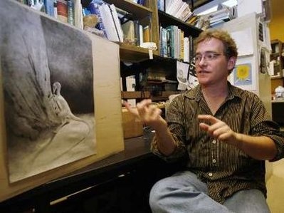 Phát hiện loài khủng long chỉ to bằng... con gà - 1