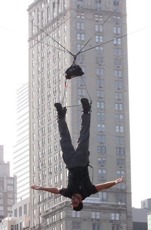 Chùm ảnh: Treo người lộn ngược trong 60 giờ (video) - 3