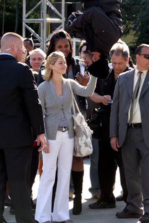 Chùm ảnh: Treo người lộn ngược trong 60 giờ (video) - 1