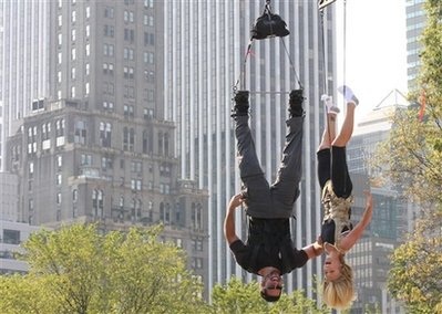 Chùm ảnh: Treo người lộn ngược trong 60 giờ (video) - 6