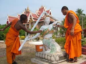 Tưng bừng lễ hội đón năm mới ở Lào - 1