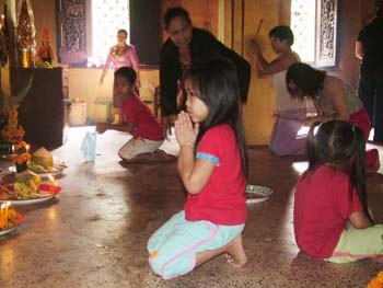 Tưng bừng lễ hội đón năm mới ở Lào - 8