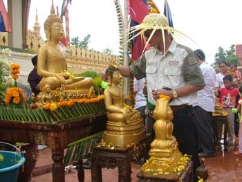 Tưng bừng lễ hội đón năm mới ở Lào - 9