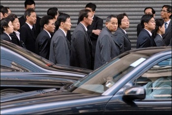 Lễ tang ngập hoa cho nữ tỉ phú giàu nhất châu Á - 3