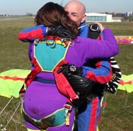 Bộ trưởng Pakistan từ chức vì một cái ôm - 1