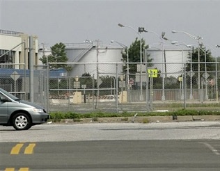 Mỹ phá âm mưu đánh bom sân bay John F. Kennedy - 1